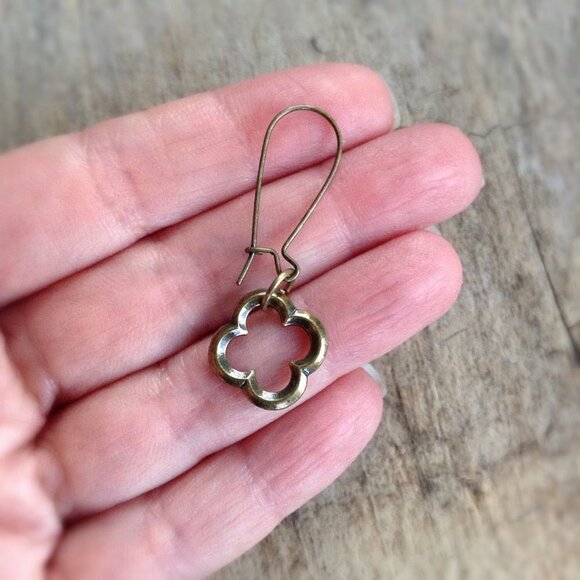 Antique Brass Pewter Quatrefoil Drop Earrings Four Leaf Clover - 16mm Diameter - Picture 3 of 5